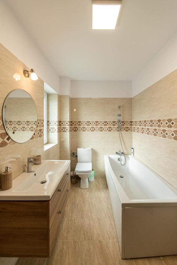 Citadel Apartament'S Rîşnov Buitenkant foto