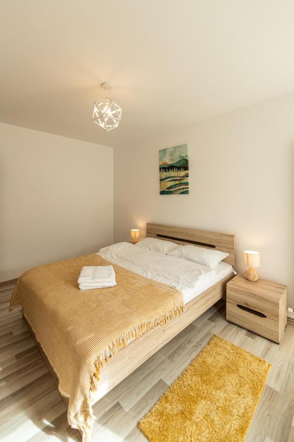 Citadel Apartament'S Rîşnov Buitenkant foto